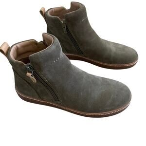 Clark’s Green Suede Leather Amberlee Rosi Sneaker Booties 7.5 Comfort